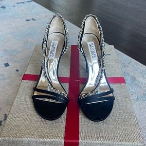 BADGLEY MISCHKA Brand New Heels Sandals Size 61/2 Black with metallic Stones.